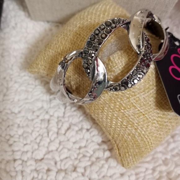 paparazzi Jewelry - BOMBSHELL Squad - Silver bracelet. New